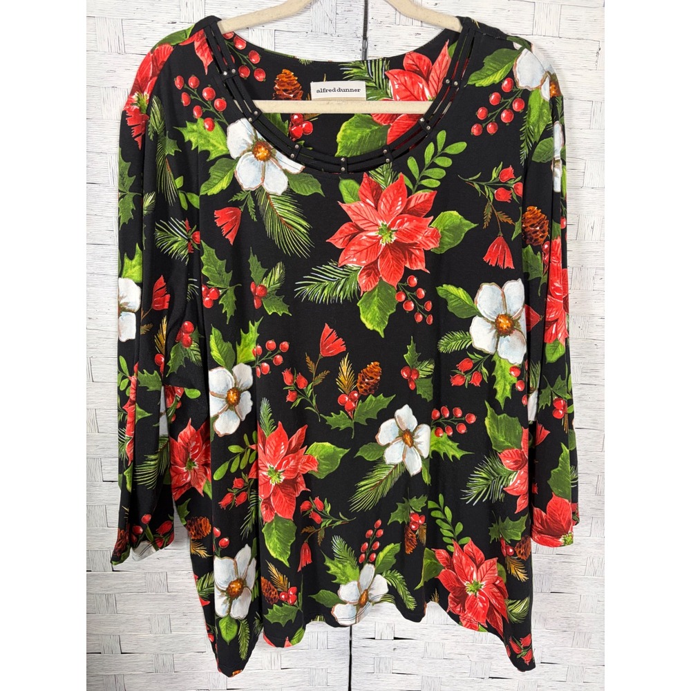 Alfred Dunner Woman top Holiday Poinsettia Holiday Floral Studded Neck3/4 Sleeve